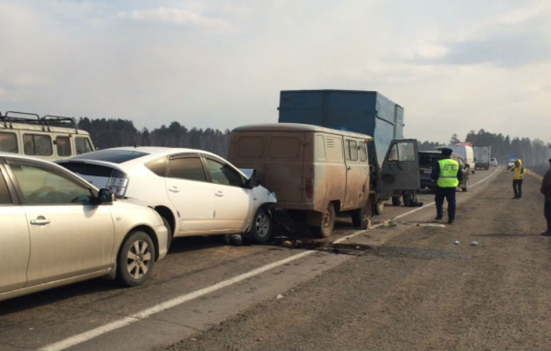 В Иркутской области в ДТП попали сразу 12 машин