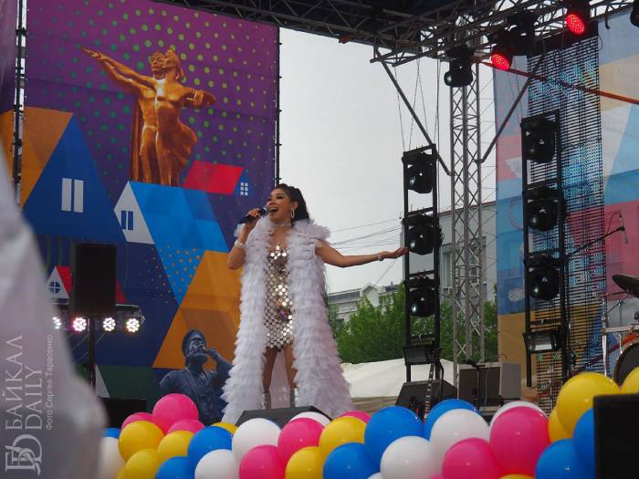 Известная певица из Бурятии оказалась в центре скандала из-за теракта в «Крокусе» 