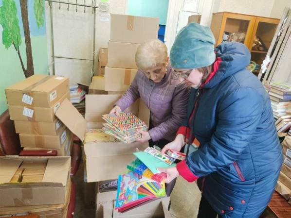 Бурятия купила канцтовары для детей из  подшефного района ДНР