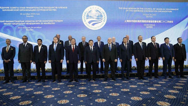 Премьеры России и Монголии провели встречу в Бишкеке