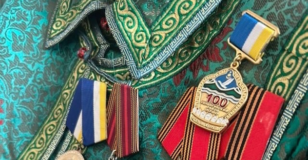 Жительнице Бурятии вручили медаль «100 лет Селенгинскому району»