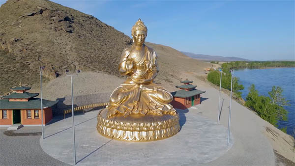 В Туве ламы «оживят» статую Будды у слияния двух рек