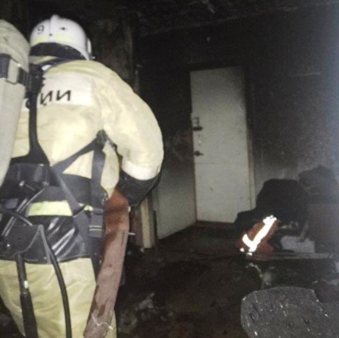 В Ангарске из заполненной дымом пятиэтажки спасли 12 человек
