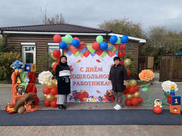 Депутаты горсовета Улан-Удэ поздравили воспитателей с праздником 