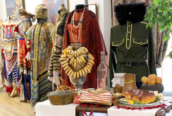 В Чите открылась выставка «Этнический костюм народов Забайкалья»