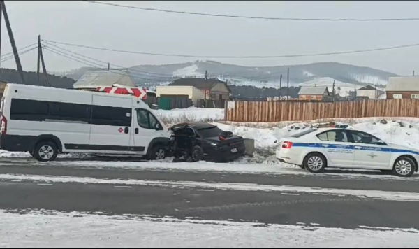 На трассе в Бурятии в ДТП с маршруткой пострадал водитель «Тойоты»