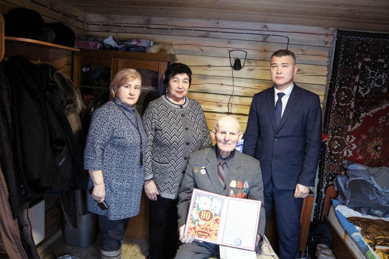 В Бурятии почётного гражданина района поздравили с 90-летним юбилеем
