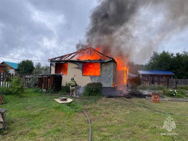 В Иркутской области на пожаре погибли мать с сыном