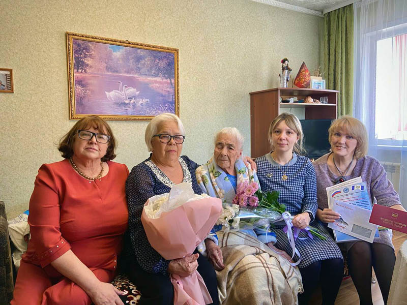 В Иркутской области 100-летний юбиляр призвала есть жирное и сладкое