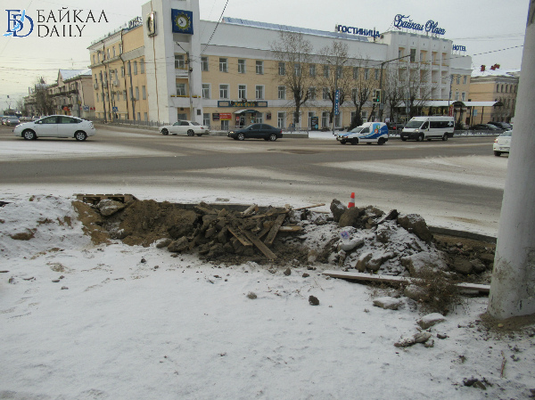 В центре Улан-Удэ сорвали сроки укладки тротуарной плитки