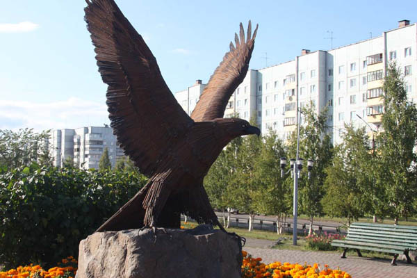 В Братск вернулась скульптура орла