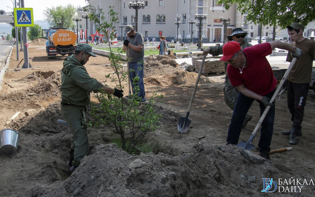 На площади Советов в Улан-Удэ идёт большой ремонт. Фоторепортаж