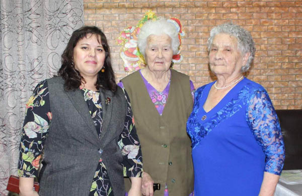 В Кяхтинском районе Бурятии поздравили двух 90-летних юбиляров