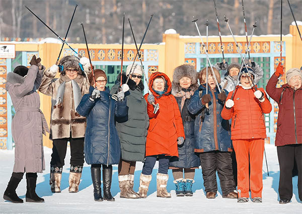 В Улан-Удэ пенсионеры возобновляют занятия по скандинавской ходьбе