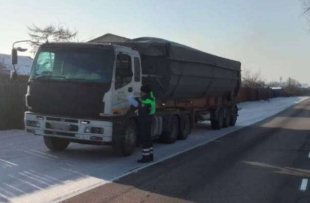 В Улан-Удэ водителям пригрозили штрафом за неправильную перевозку грузов