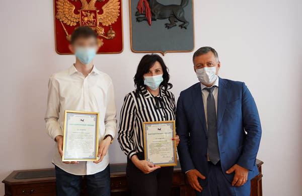 В Иркутске наградили участников операции по спасению ребёнка