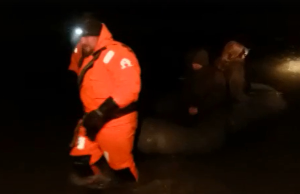 В Бурятии спасли рыбаков, у которых сломалась лодка