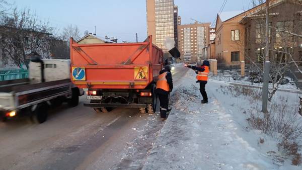 Улицы Улан-Удэ от снега очищает 53 единицы техники 