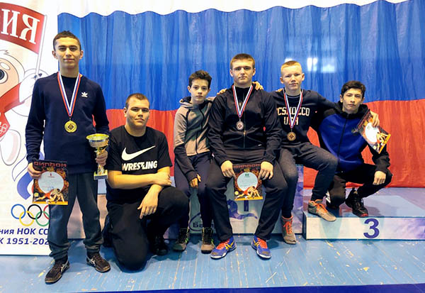 Борцы Иркутской области завоевали 7 медалей на первенстве СФО
