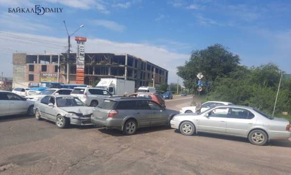 В Улан-Удэ столкнулись три машины