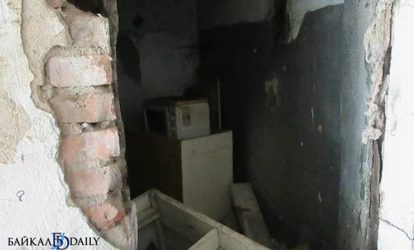 Жители райцентра в Бурятии оккупируют дома-развалюхи