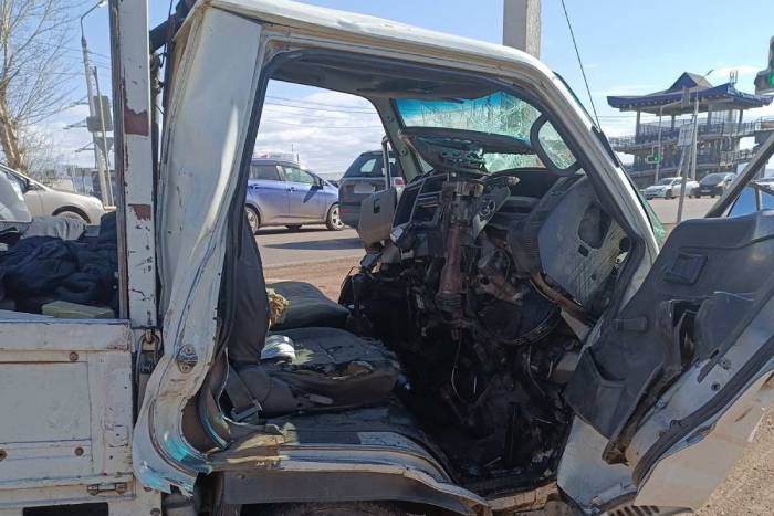 В Улан-Удэ по вине водителя без прав столкнулись два грузовика