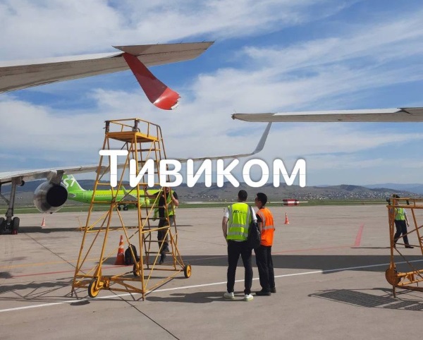 В Улан-Удэ грузовой грузовой Ту-204 зацепил  Боинг