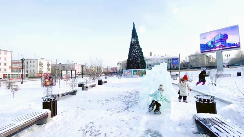 В Улан-Удэ открылся районный новогодний городок