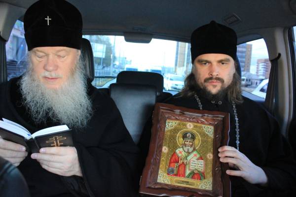 Бурятский митрополит Иосиф объехал Улан-Удэ с иконой 