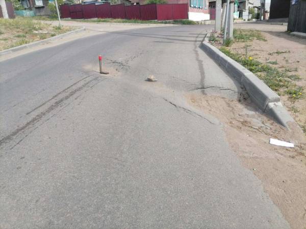 На отремонтированных улицах в Улан-Удэ обнаружили провалы на дорогах 