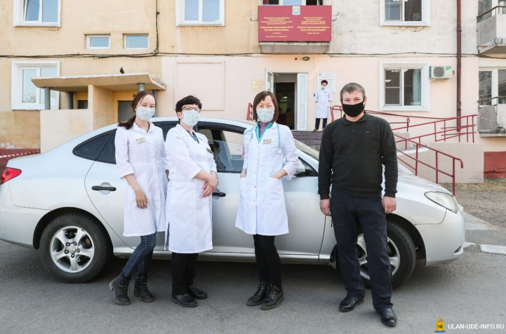 Водители мэрии Улан-Удэ стали возить врачей 