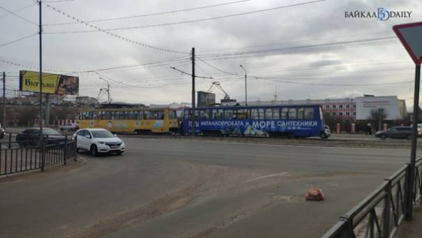 На улице Бабушкина в Улан-Удэ останавливали движение трамваи 