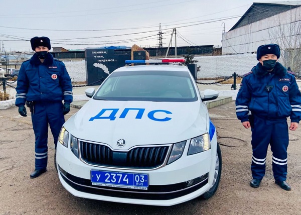 В Улан-Удэ сотрудники ГИБДД доставили ребёнка с травмой головы в больницу 
