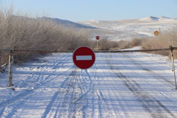 В посёлке Бурятии временно приостановили работу ледовой переправы 