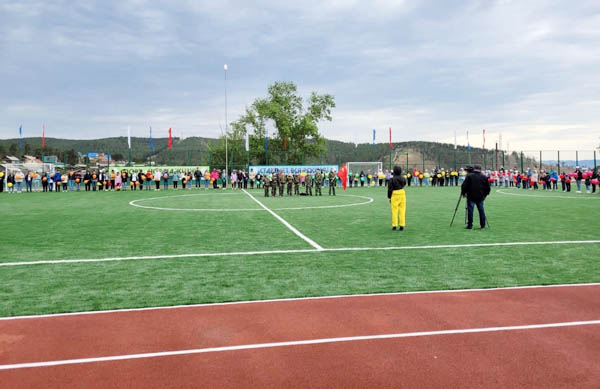 Для жителей микрорайона Улан-Удэ открыли новый стадион