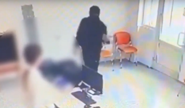 В Улан-Удэ мужчина с ножом ограбил офис микрозаймов 