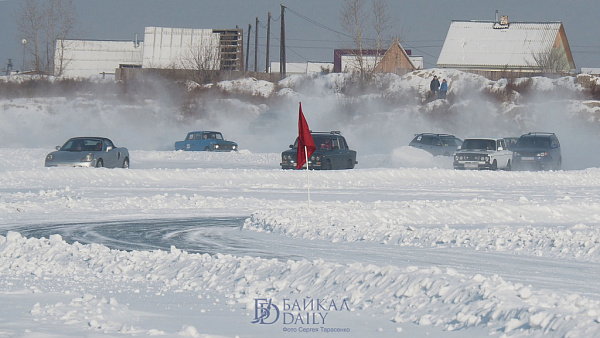 В Бурятии продолжается чемпионат по ледовым автогонкам