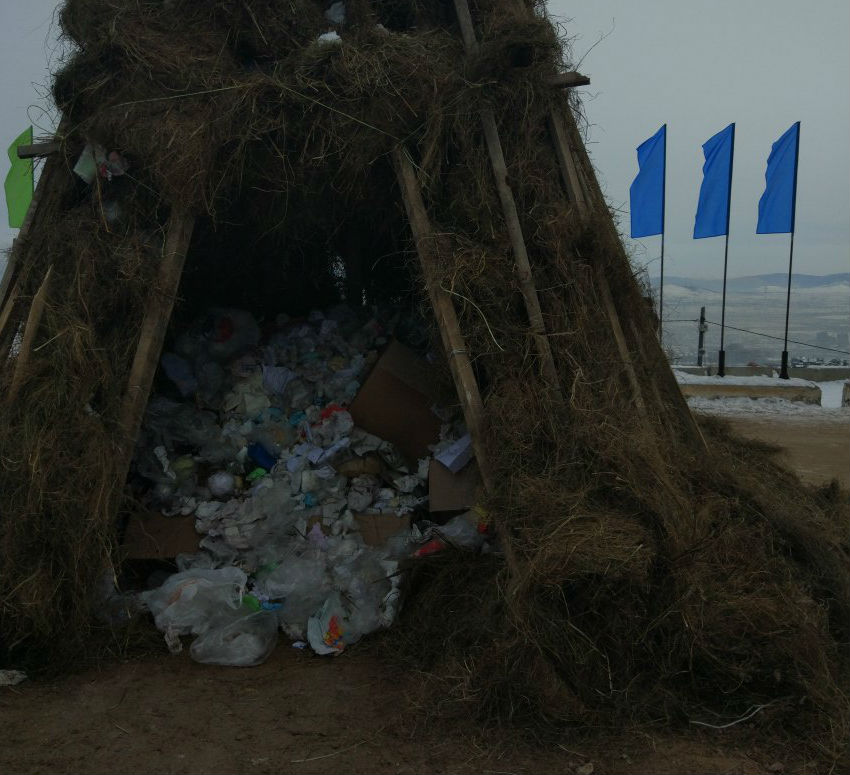 В Улан-Удэ костёр Дугжуубы превратили в мусорку