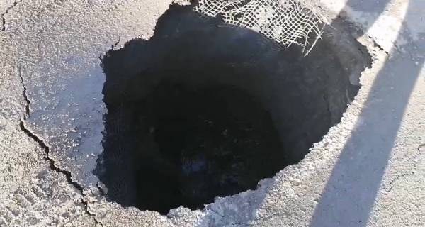 В Улан-Удэ обрушился свод канализационного коллектора