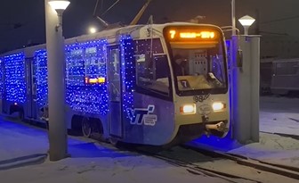 В Улан-Удэ начал ходить новогодний трамвай