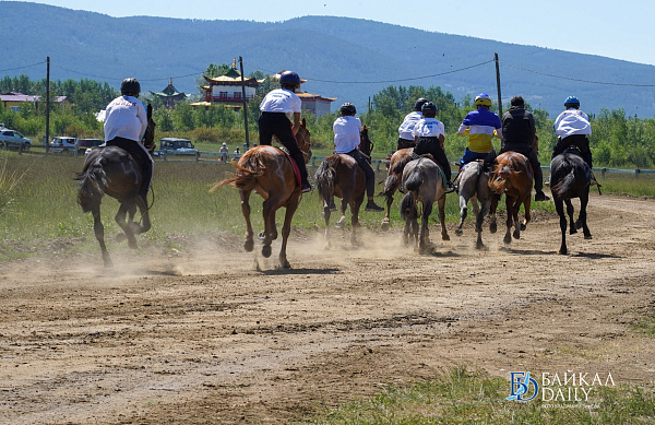 В Бурятии проведут открытый турнир по конным скачкам