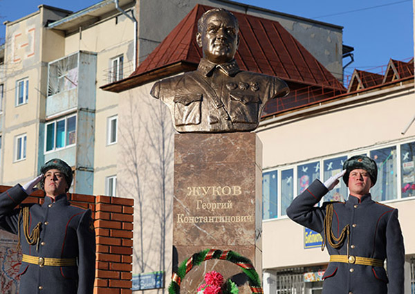 В Чите появился памятник Георгию Жукову