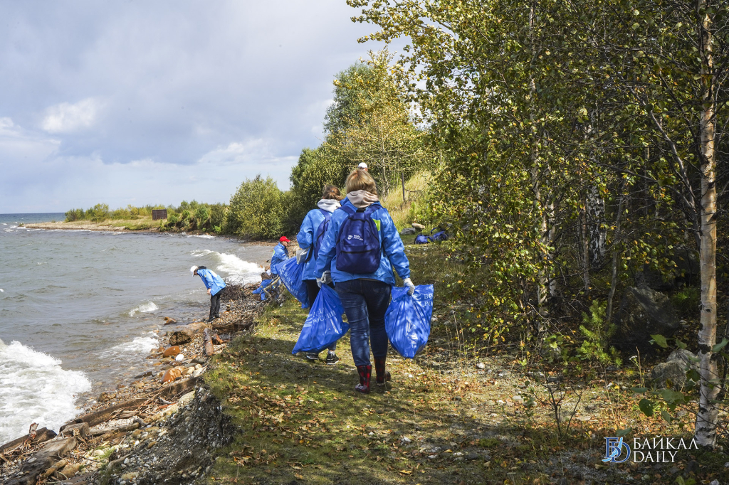 В Бурятии волонтёры очистят 10 км берега Байкала