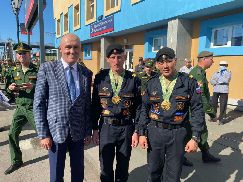 В Улан-Удэ встретили победителей танкового биатлона 