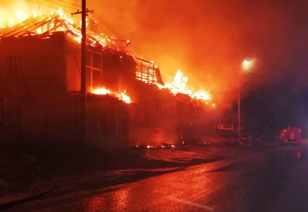 В Иркутской области сгорела гостиница «Тайга» 