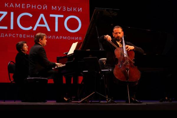 Виолончелист Борис Андрианов и пианист Пётр Лаул выступили в Улан-Удэ