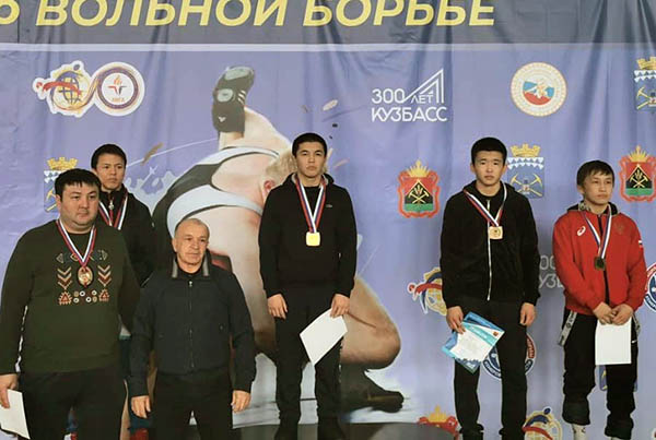 Усть-Ордынский спортсмен стал лучшим борцом первенства СФО