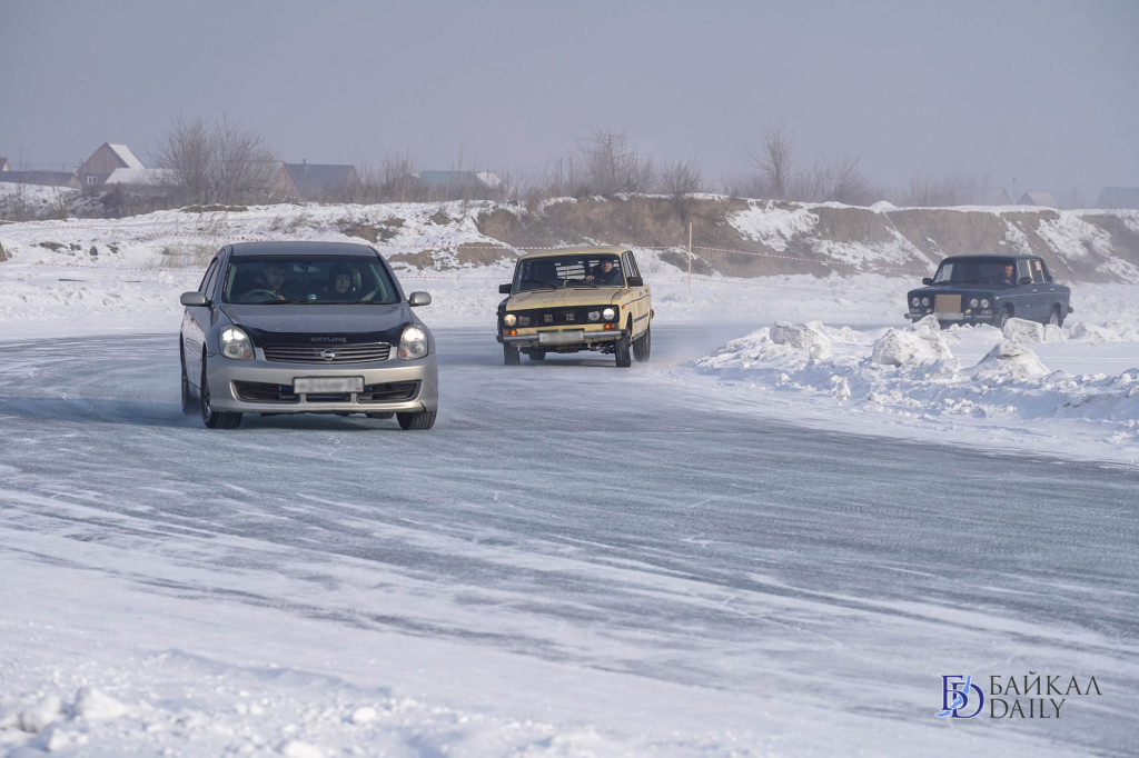 В Бурятии определили победителей ледовых автогонок