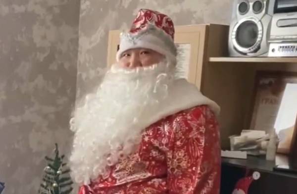 В Улан-Удэ полицейский стал Дедом Морозом 