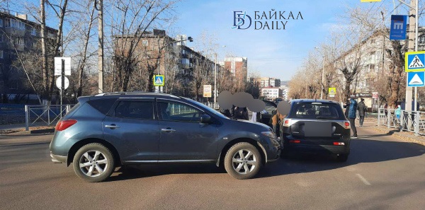 В Улан-Удэ столкнулись машины «Ниссан» и «Митцубиши»